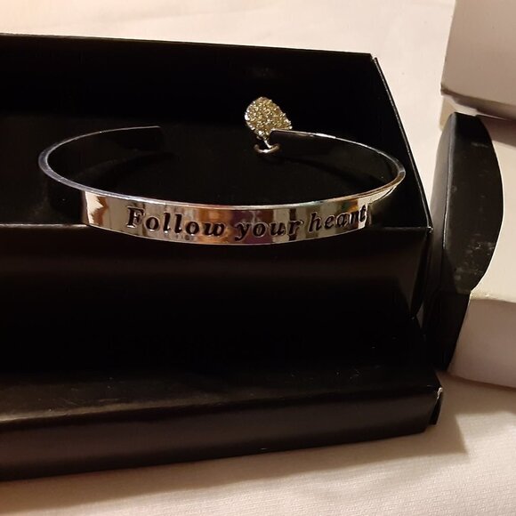 Avon My Truth Charm Bracelet - Picture 1 of 2
